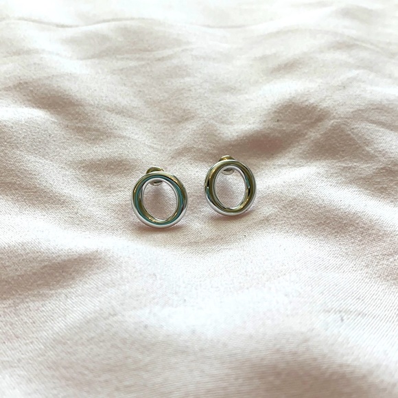 silver O- shaped earrings - Picture 1 of 2